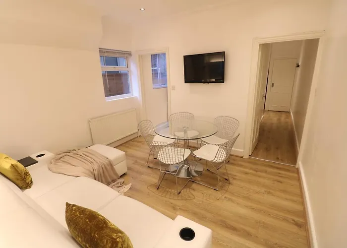 3Bd Garden Apartment By Westfield